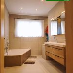 modernes Badezimmer